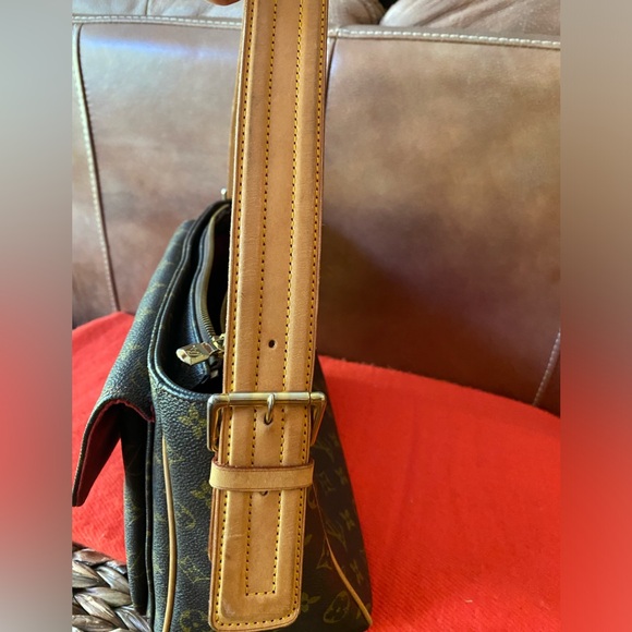 Authentic Louis Vuitton Viva Cite GM in monogram - Picture 5 of 11